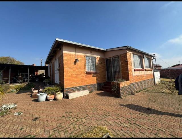 3 BEDROOM HOUSE FOR SALE IN SOUTH HILLS